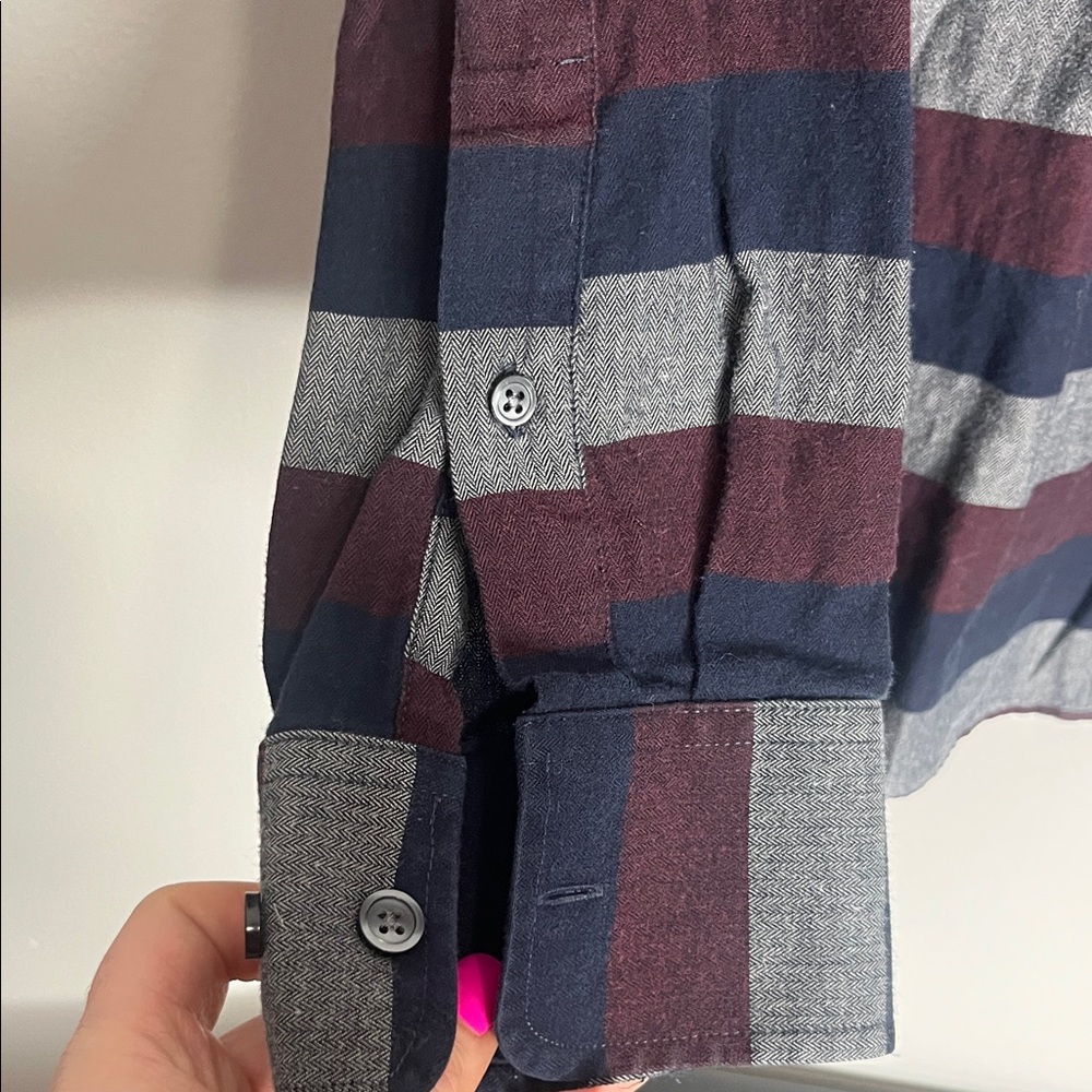 Banana Republic Men's Button-Down Shirt in Navy, Gray & Burgundy - Picture 5 of 5